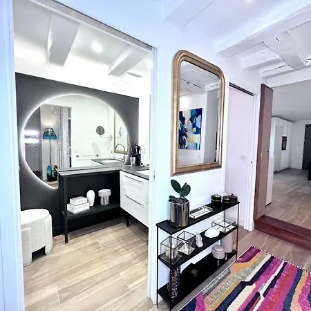 Appt De 85m2, Pour 4 Personnes Avec Clim, Terrasse, Et Parking Sous Terrain